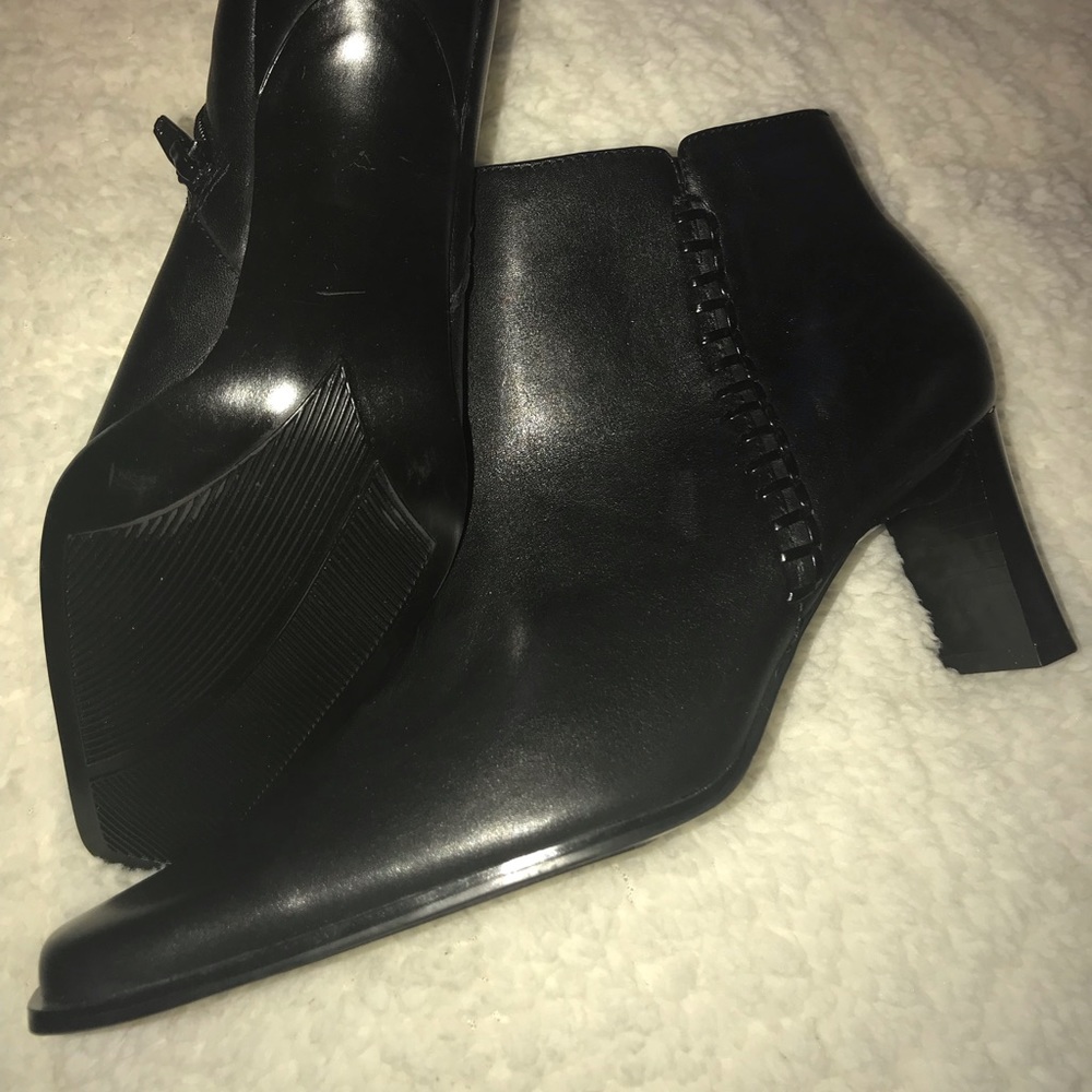 Bandolino black ankle leather bootie  size 6 1/2